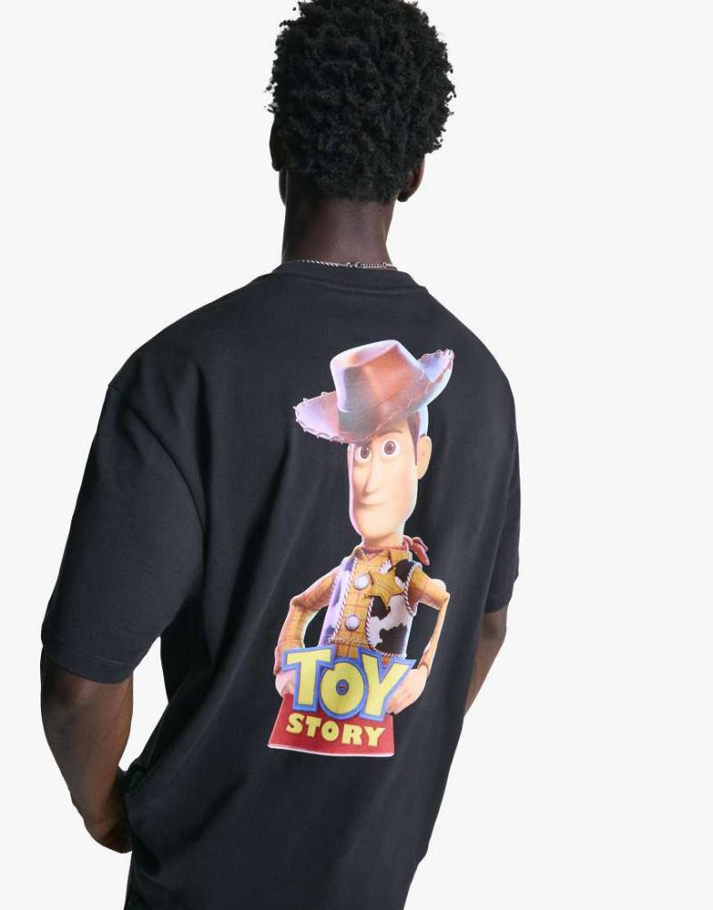 Bershka - Toy Story - Kurzärmliges T-Shirt in verwaschenem Grau von Bershka