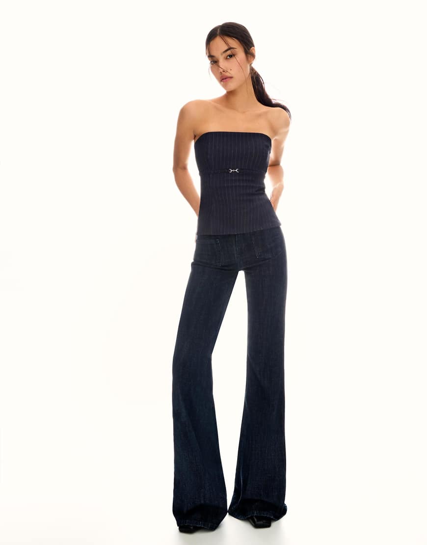 Bershka - Trägerloses Oberteil in Marineblau mit Gürtel von Bershka