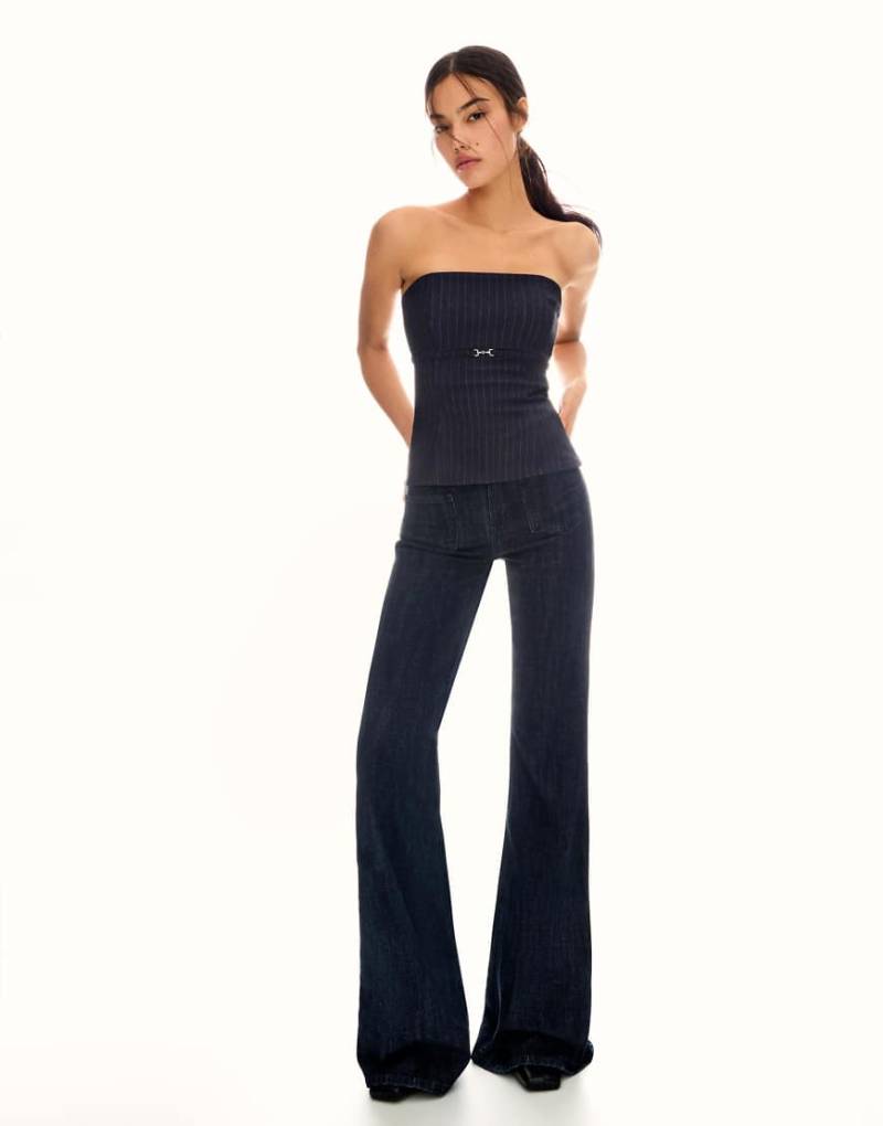 Bershka - Trägerloses Oberteil in Marineblau mit Gürtel von Bershka