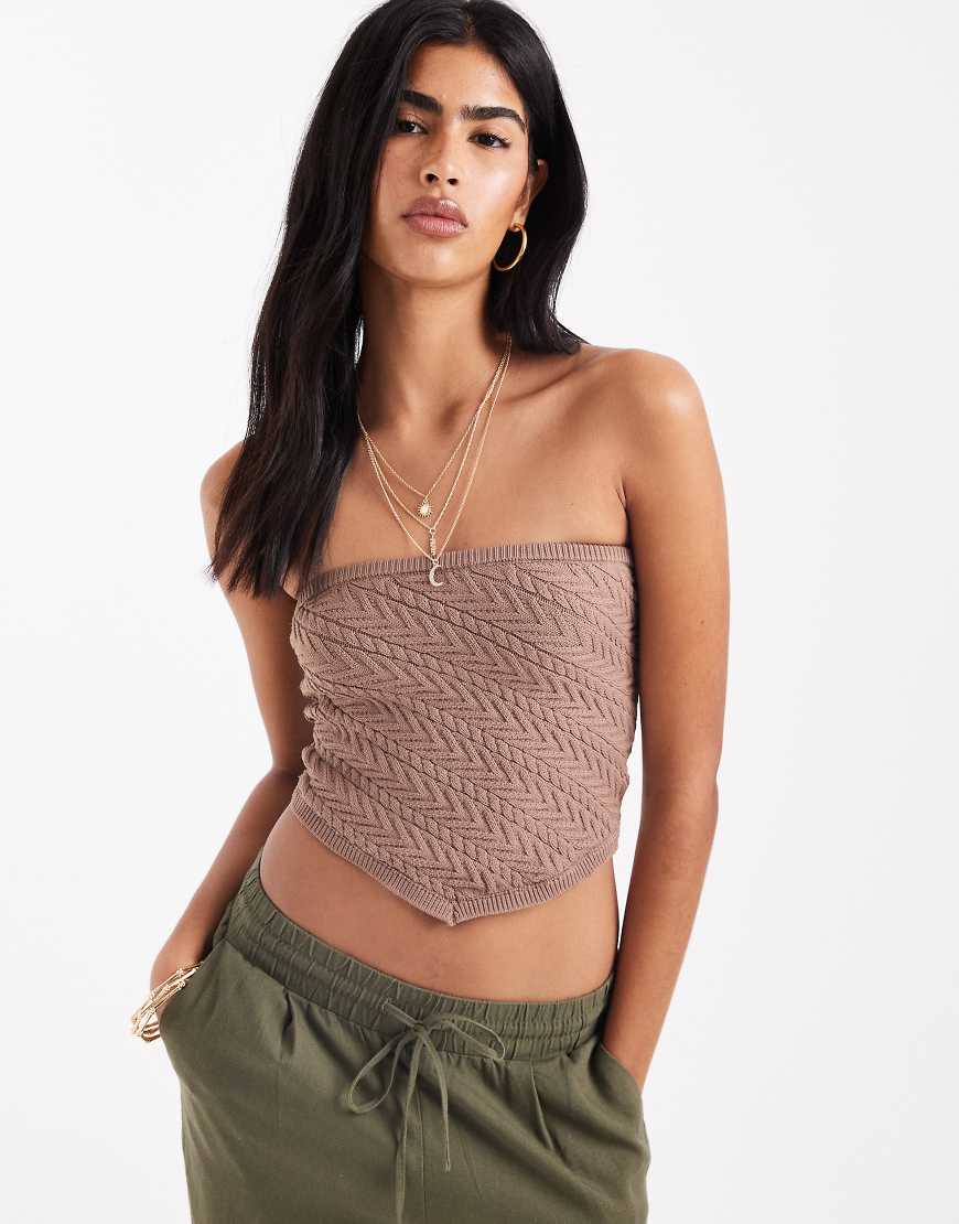 Bershka - Trägerloses Strickoberteil in Braun-Neutral Bershka - Trägerloses Strickoberteil in Braun-Neutral von Bershka