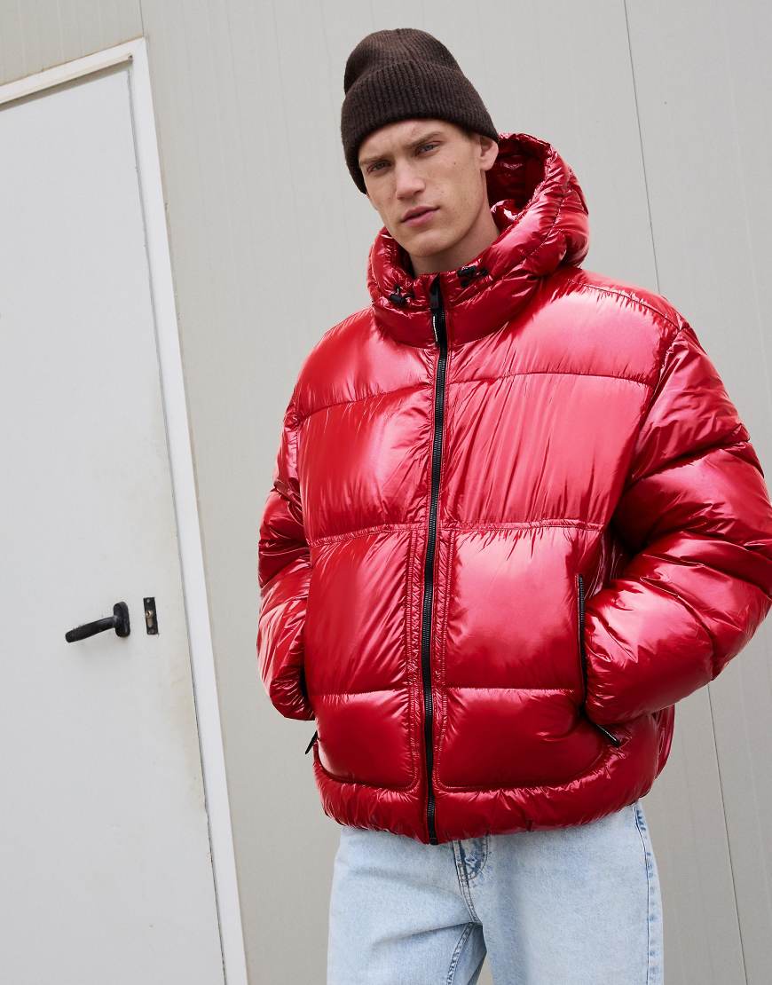 Bershka - Wattierte Kapuzenjacke in Rot von Bershka
