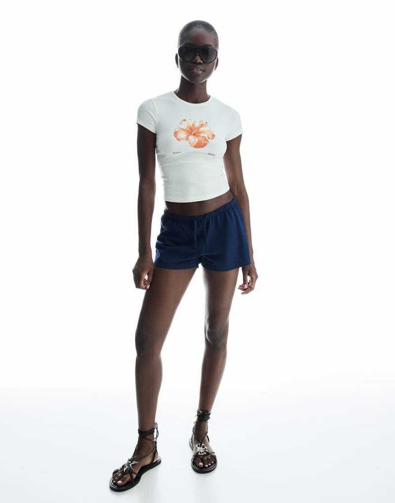 Bershka - Weiche Shorts in Marineblau von Bershka