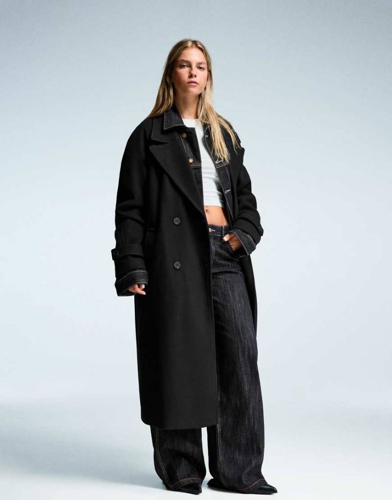 Bershka - Weicher Trenchcoat in Schwarz mit Gürtel von Bershka