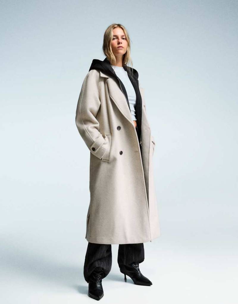 Bershka - Weicher Trenchcoat in Steingrau mit Gürtel-Neutral Bershka - Weicher Trenchcoat in Steingrau mit Gürtel-Neutral von Bershka