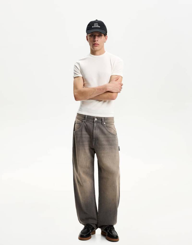 Bershka - Weite Ballonjeans in Braun von Bershka