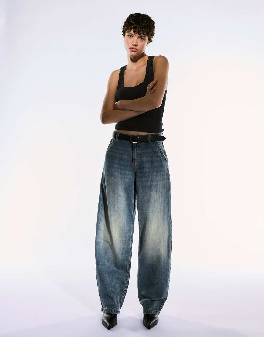 Bershka - Weite Balloon-Jeans in Blau von Bershka