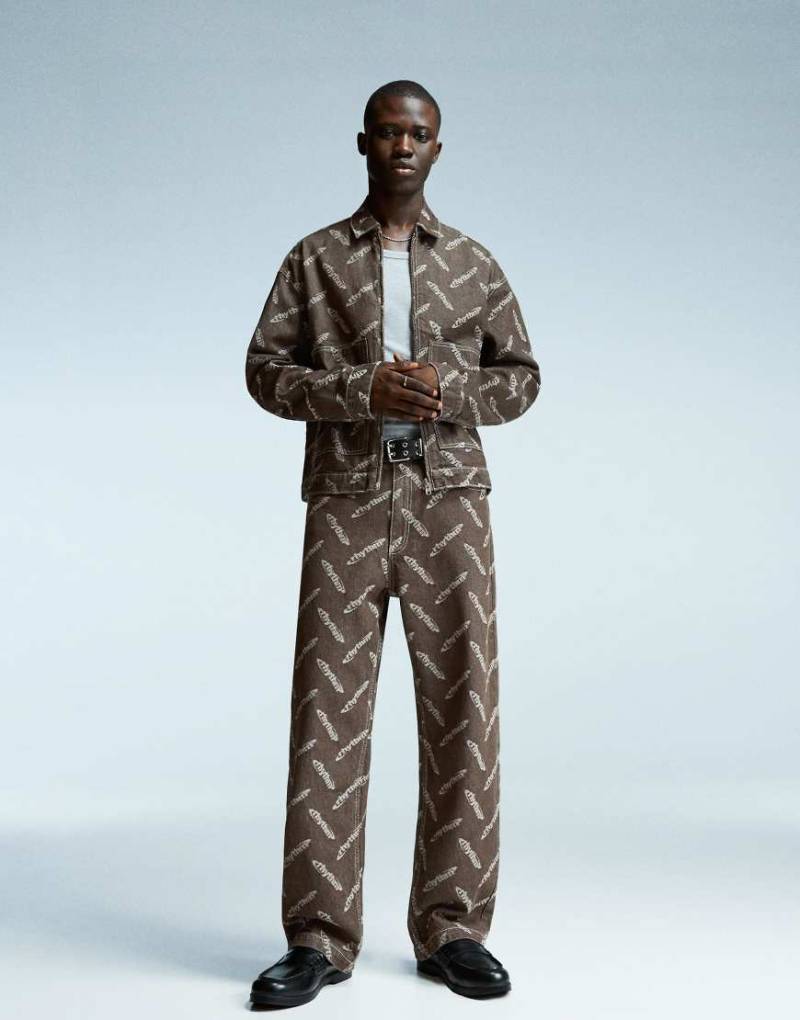 Bershka - Weite Jacquard-Jeans in Braun-Brown Bershka - Weite Jacquard-Jeans in Braun-Brown von Bershka