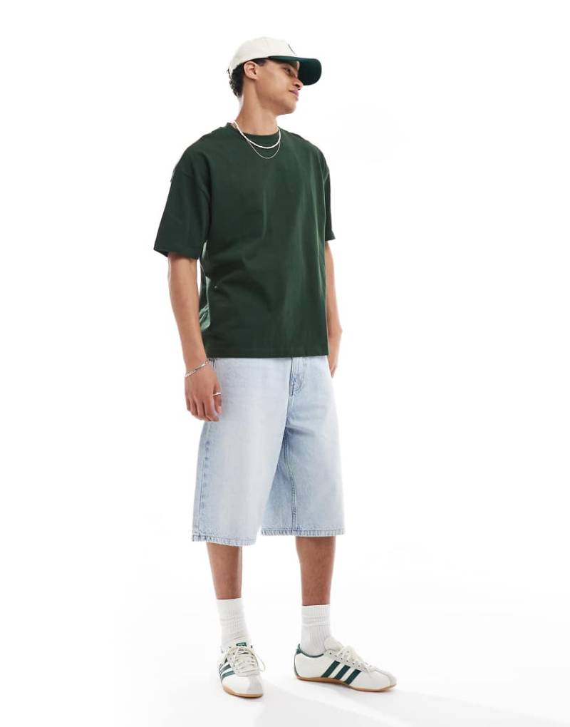 Bershka - Weite Jeans-Bermudashorts in Hellblau von Bershka