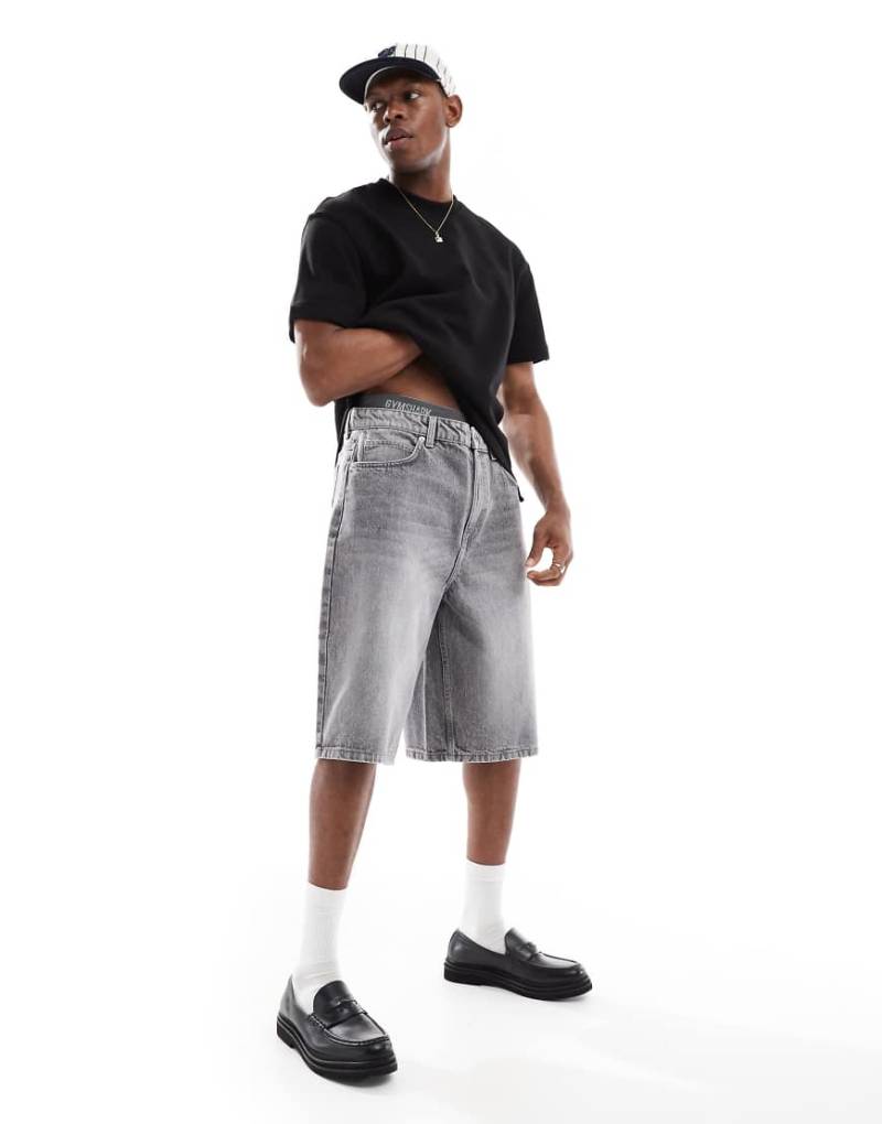 Bershka - Weite Jeans-Bermudashorts in Hellgrau von Bershka