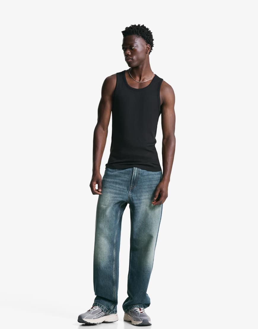 Bershka - Weite Jeans in Dirty-Blau-Grün Bershka - Weite Jeans in Dirty-Blau-Grün von Bershka