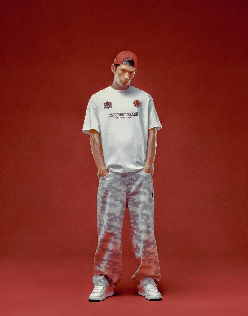 Bershka - Weite Jeans in Grau mit „Ecko unltd"-Schriftzug von Bershka