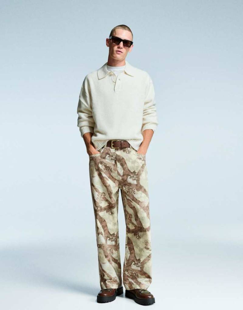 Bershka - Weite Jeans in Grün mit Print von Bershka