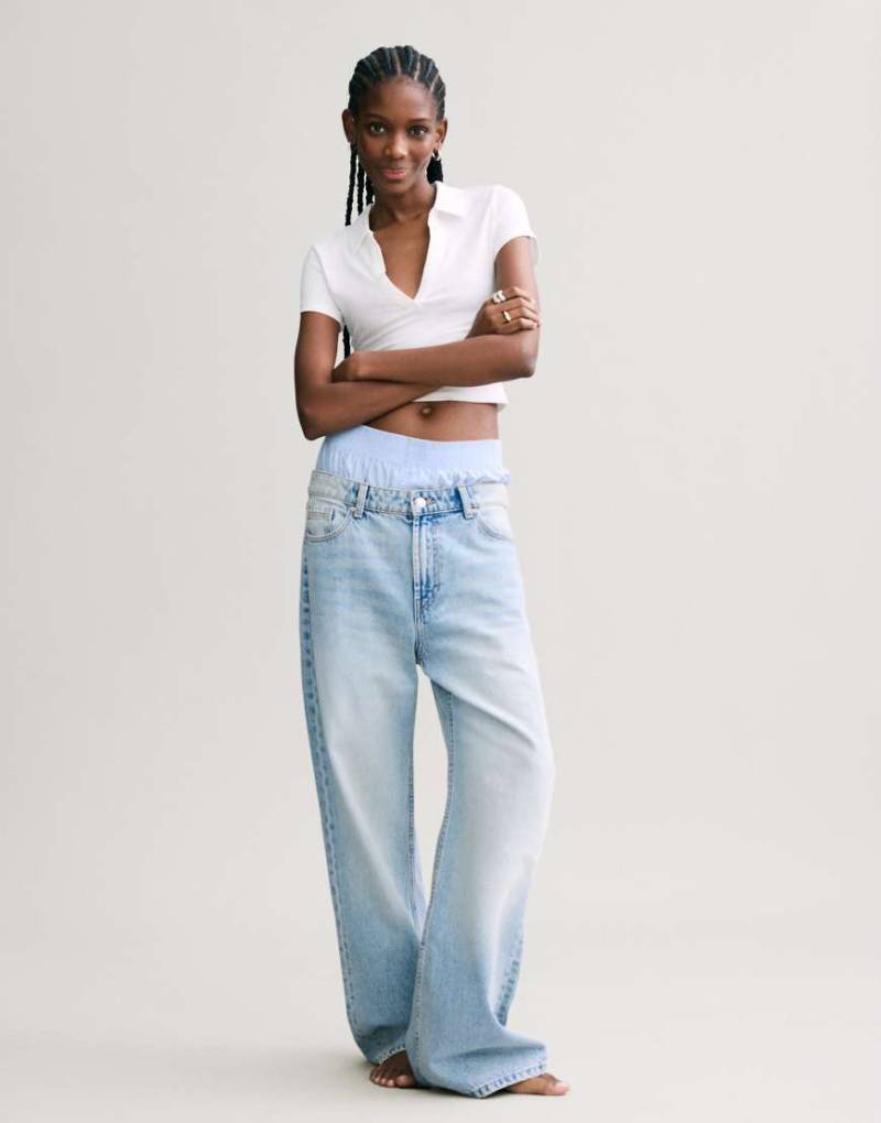 Bershka - Weite Jeans in Hellblau von Bershka