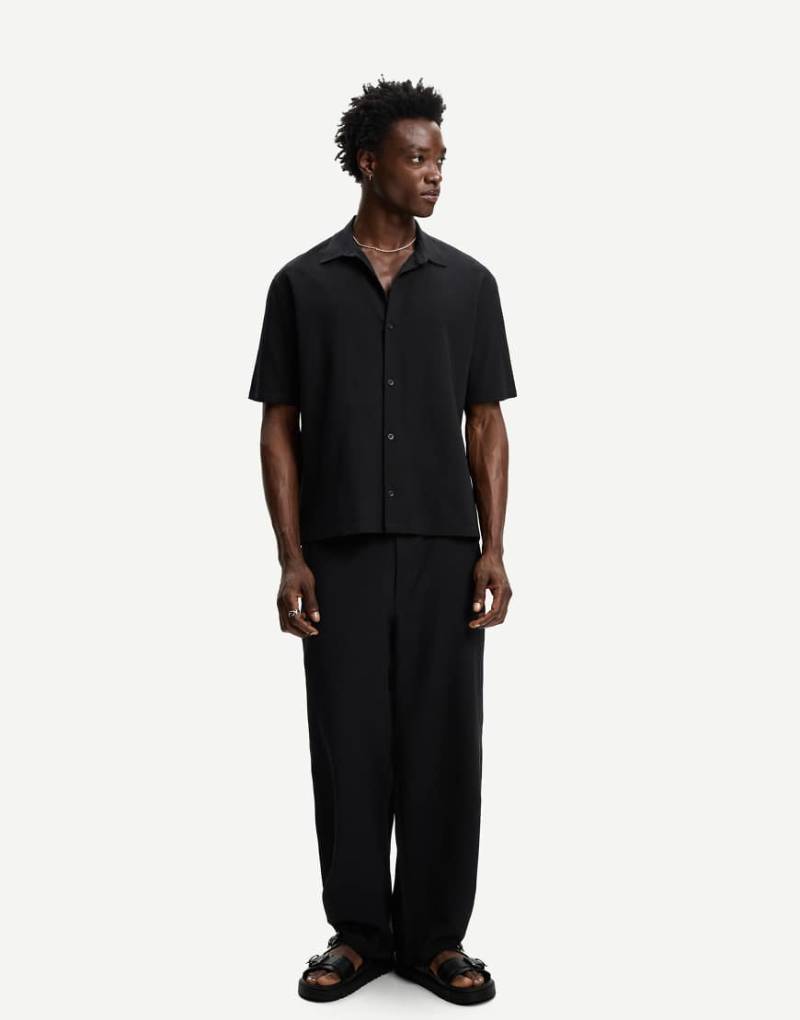 Bershka - Weite Jogginghose in Schwarz mit Bundfalten von Bershka