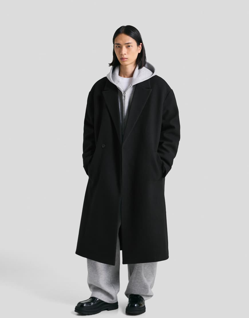 Bershka - Zweireihiger Mantel aus Wollstoff in Schwarz Bershka - Zweireihiger Mantel aus Wollstoff in Schwarz von Bershka