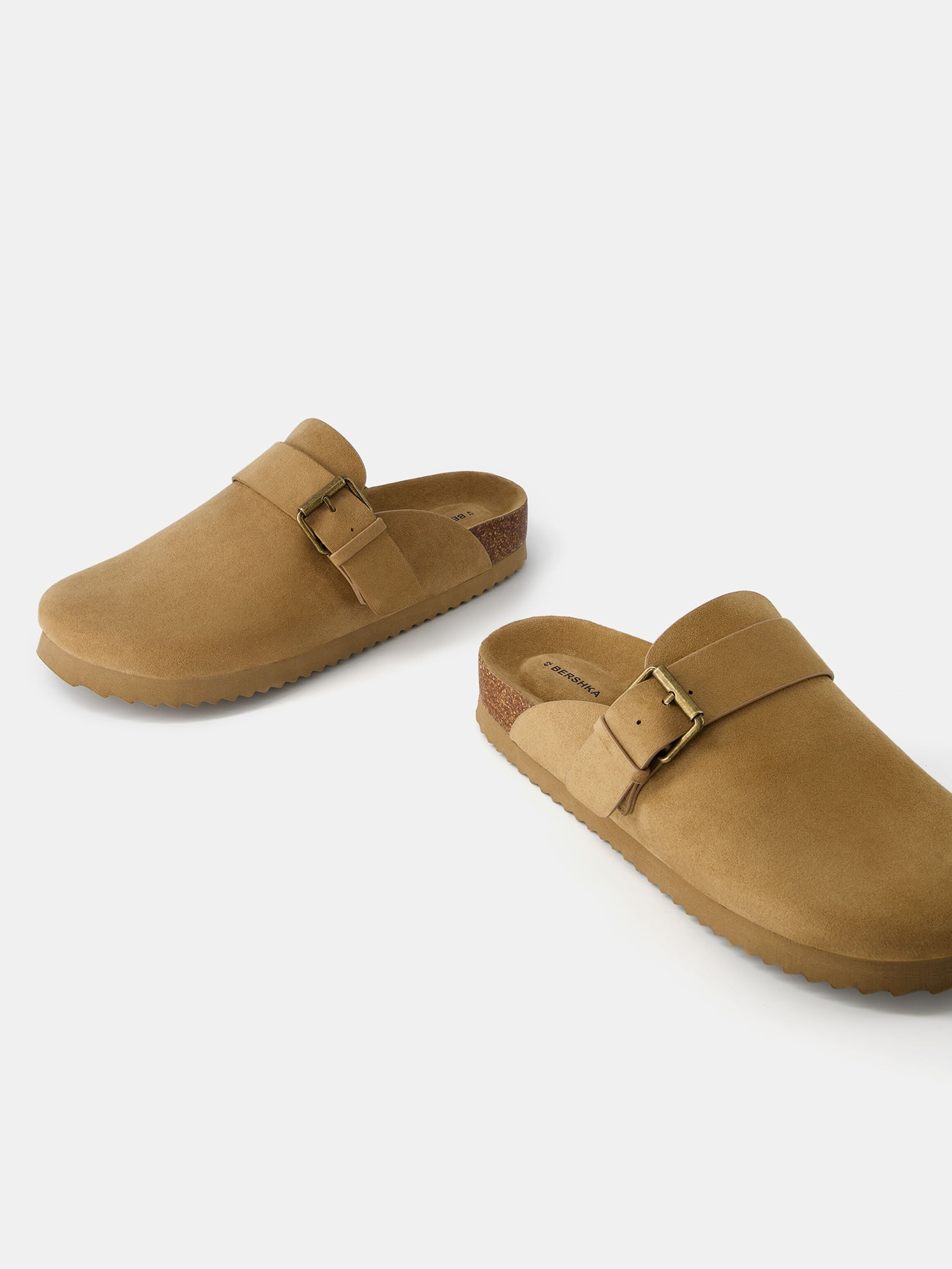 Clogs von Bershka