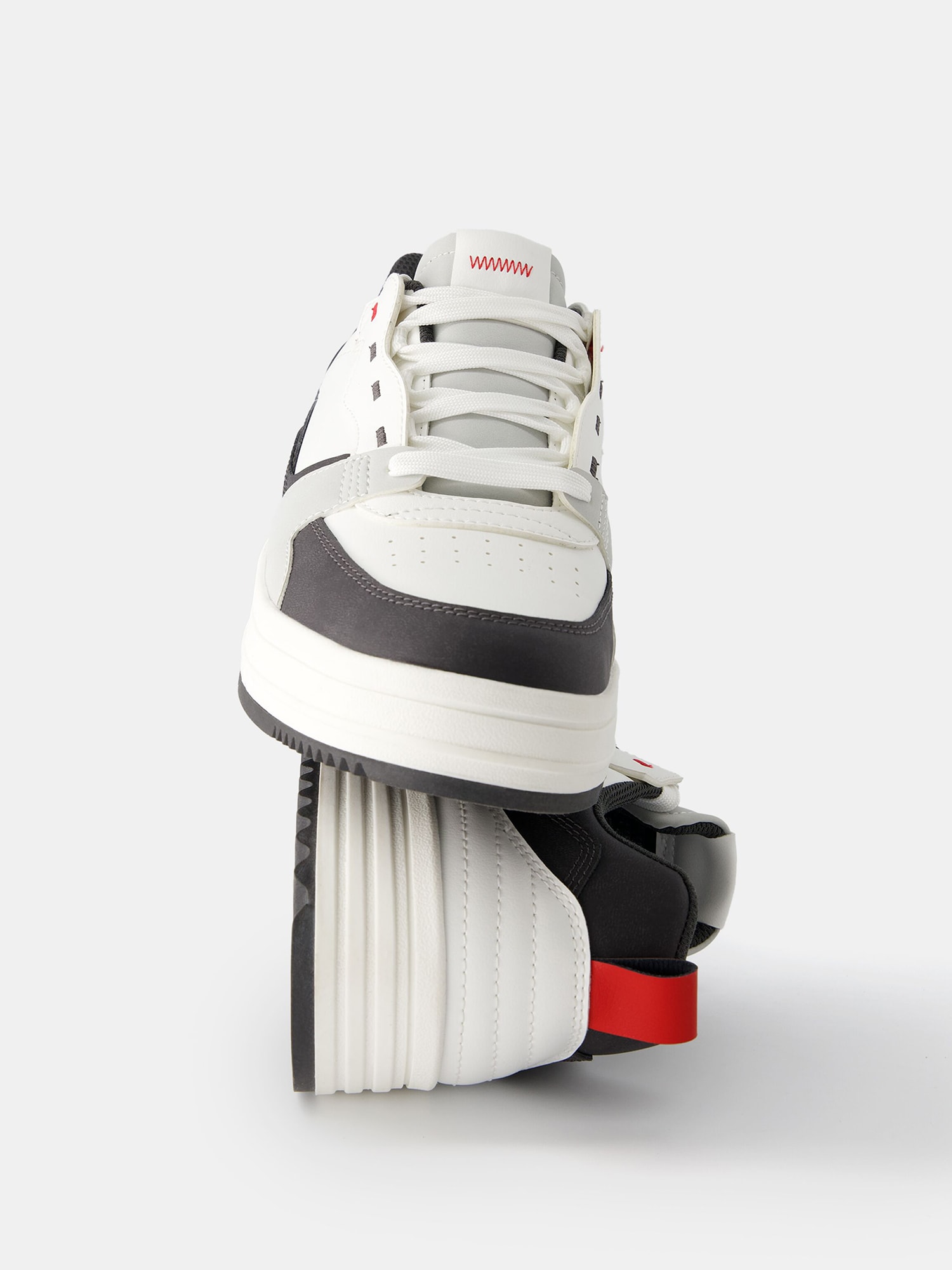 Sneaker von Bershka