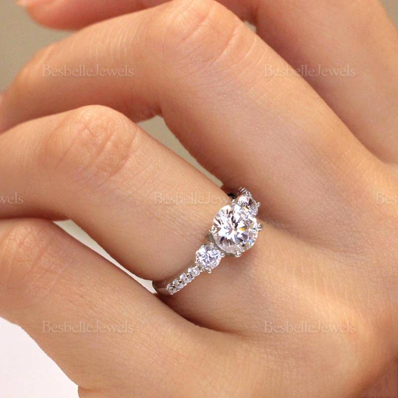 Art Deco Drei-stein-Verlobungsring - Runder, Im Brillantschliff Drei-stein-Ring Geschenk Für Sie Vintage [Br0219] von BesbelleJewels