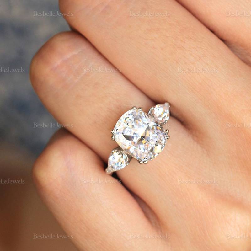 Birdie Drei-Stein-Verlobungsring - Ring in Strahlendem Schnitt Vintage-Jubiläumsring Geschenk Für Sie | 3714R von BesbelleJewels