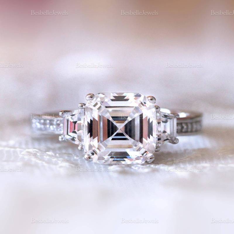 Drei Stein Asscher Schliff Ring - Verlobungsring Zierlicher | 6917R von BesbelleJewels
