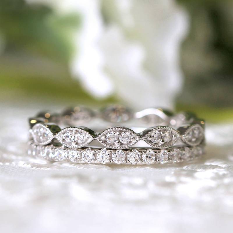 Brillantschliff Gemischte Eternity Ring Set - Art Deco Stack Pave Wedding Band Zartes Ehering | 2954-2R von BesbelleJewels