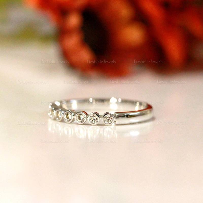Halbe Ewigkeit Stapelbar Bezel Set Ring - 2.0 Mm Breit Brilliantschliff Ehering Minimal Stapelbar Band Runder [Br3413H] von BesbelleJewels