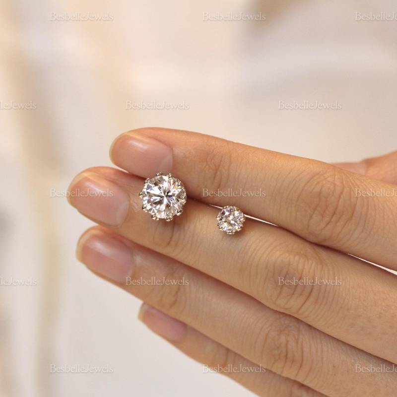 Vintage Art Deco Solitär Ohrstecker - Zarte Kronen Ohrringe Brautjungfer Hochzeitsschmuck | 7056E von BesbelleJewels