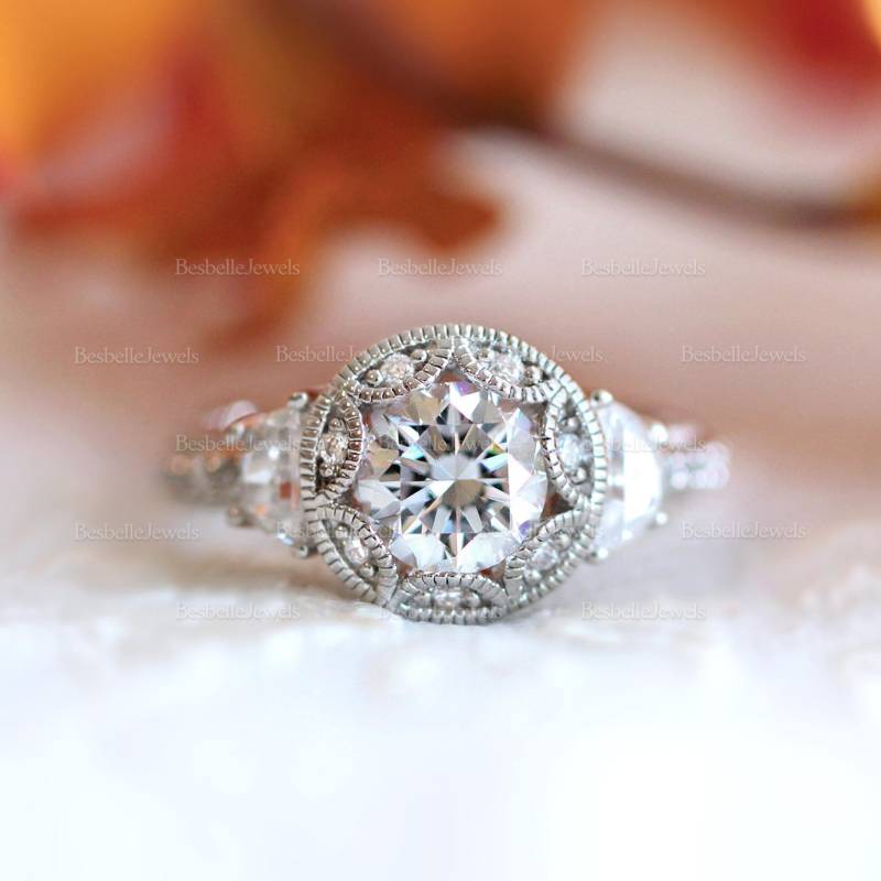 Vintage Art Deco Verlobungsring/Runder Brilliantschliff Ring Im Stil Halbmond | 7119R von BesbelleJewels