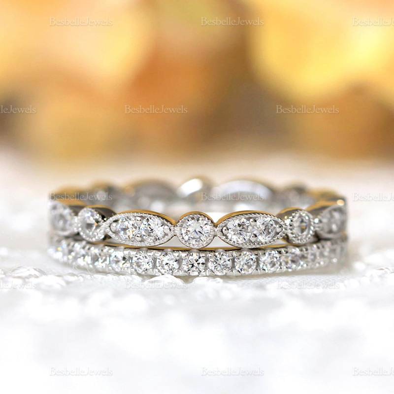 Milgrain Art Deco Eternity Ring Set - Stapelbare Pave Runde Ringe Vintage Doppel Band | 7954E-2R von BesbelleJewels