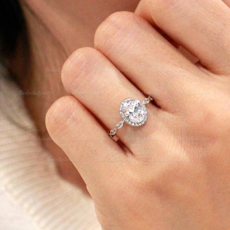 Ovaler Vintage Halo Verlobungsring - Art Deco Ring Eleganter Ehering Valentinstag Geschenk Für Sie | 5953R von BesbelleJewels