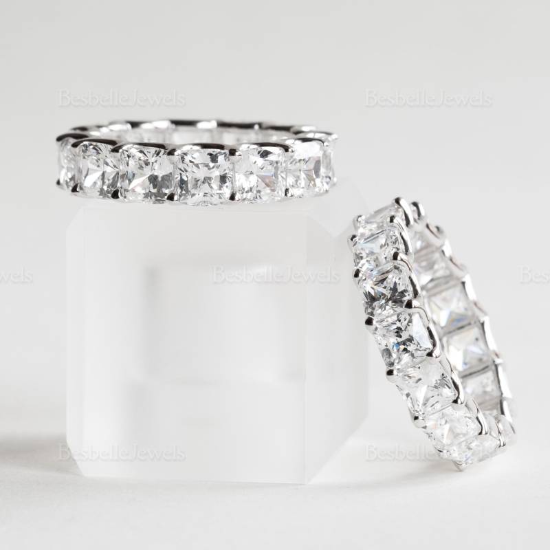 Princess Cut Eternity Ring - Stapelbarer Ehering 4, 5 Mm Breiter Voll Geschenke Für Sie/3113 von BesbelleJewels