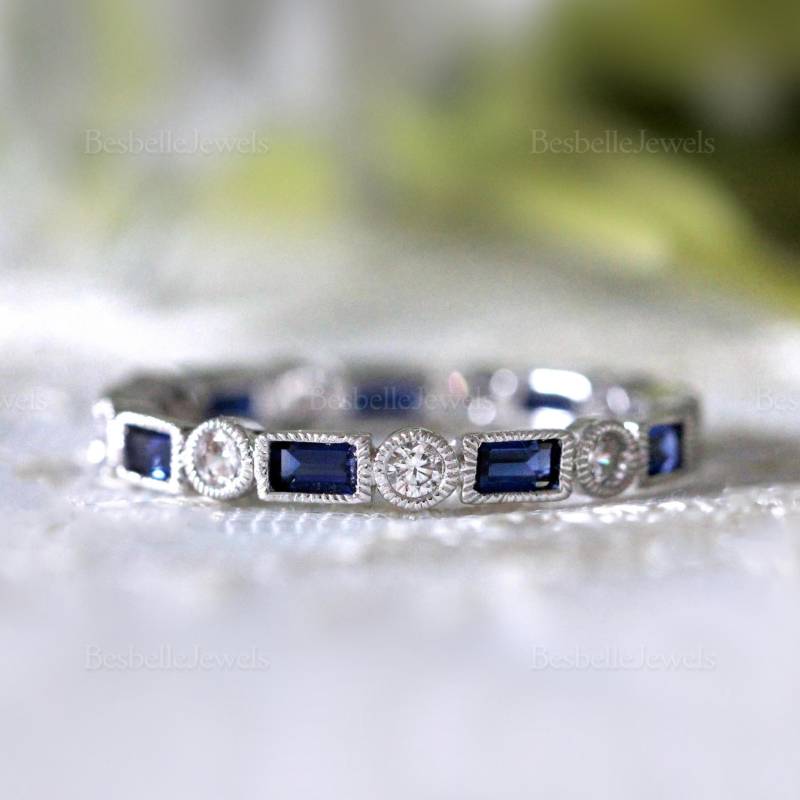 Rund Und Baguette Cut Mix Eternity Ring - Blauer Ehering Stapelbarer Bandring [Br5916Sp] von BesbelleJewels