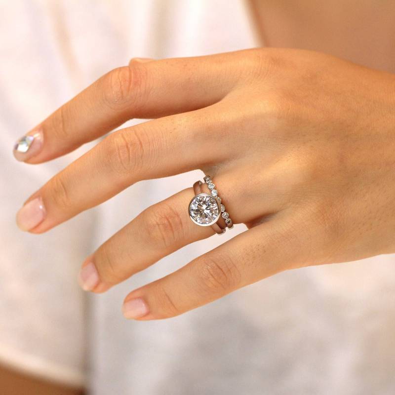 Runde Lünette Statement Brautring Set - Brilliant Solitär Verlobungsring Mit Eternity Band Ehering [Br2950-2] von BesbelleJewels