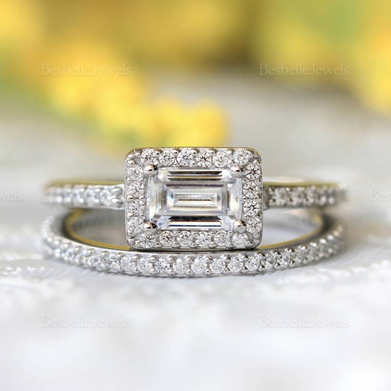 Smaragd Halo Braut Set - Vintage Verlobungsring Smaragdschliff Geschenk Für Sie | 6851-2R von BesbelleJewels