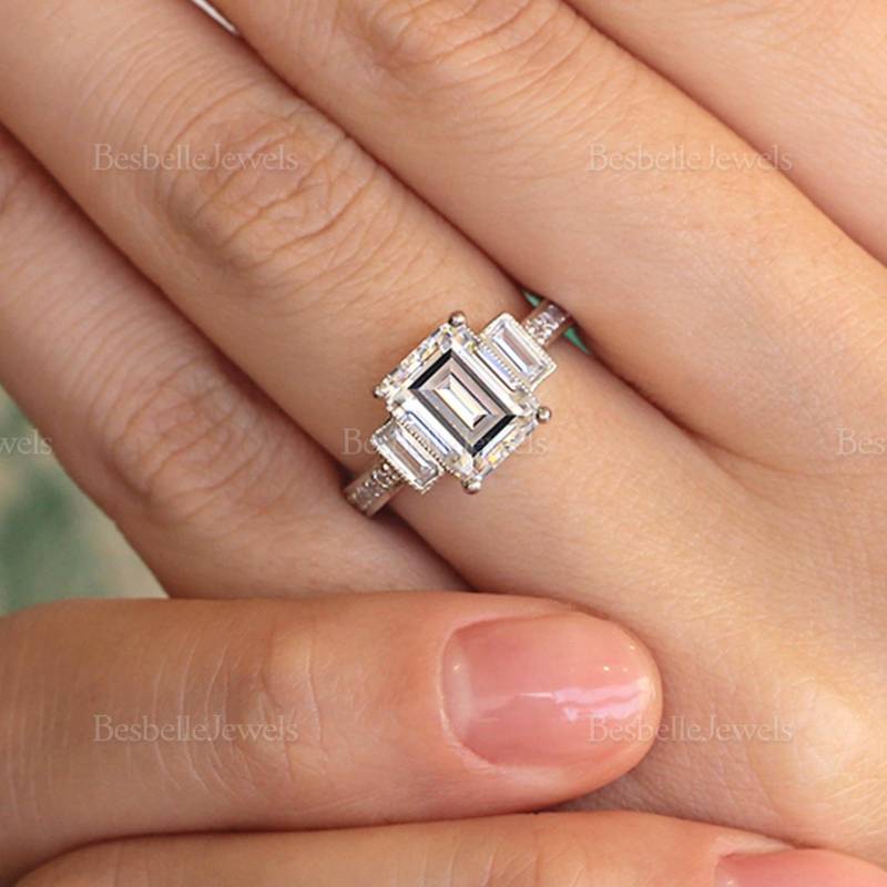 Drei-stein-Verlobungsring Im Smaragdschliff - Geschenk Für Sie | 9711R von BesbelleJewels