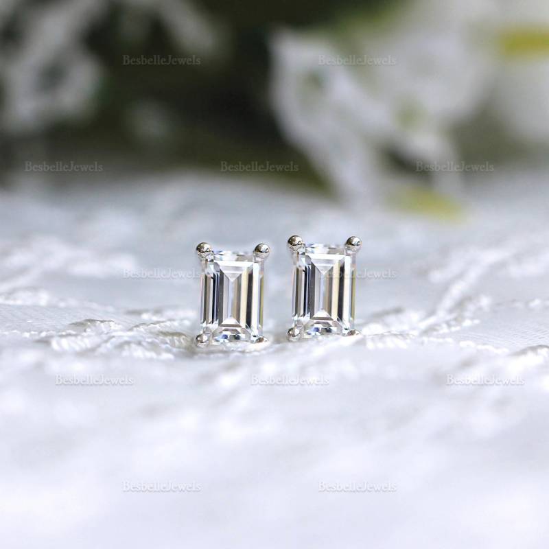 Solitär Ohrstecker Smaragd Schliff - Zierliche Hochzeits Ohrringe Brautjungfer Geschenke Geschenk Für Sie Emmy | Em4400E von BesbelleJewels