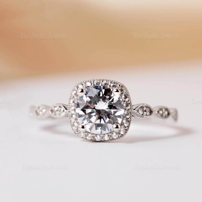 Vintage Runde Halo Verlobungsring - Rund Brilliantschliff Ring Runder Versprechensring Ehering Geschenk Für Sie | 5553R von BesbelleJewels