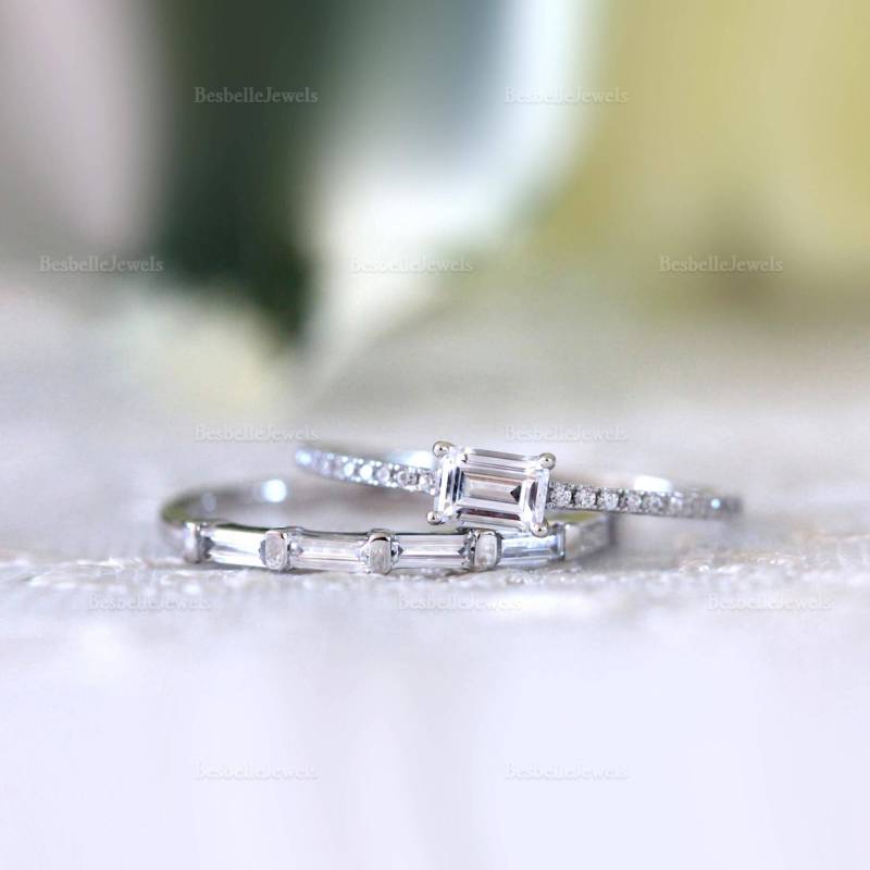 Zartes Verlobungsring Set Im Smaragdschliff - Zarter Ehering Baguetteschliff Geschenk Für Sie | 1754-2Br von BesbelleJewels