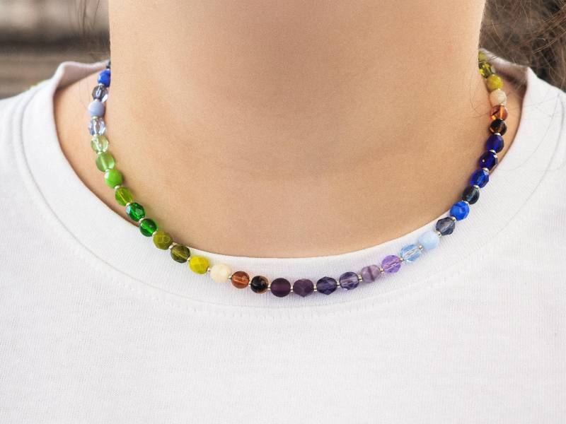 October Night - Bunte Glasperlenkette Mit Farbverlauf in Grün, Blau & Lila, Sterling Silber Karabiner, Gold- Oder Silberakzente | Geschenk von BeschArtStudio