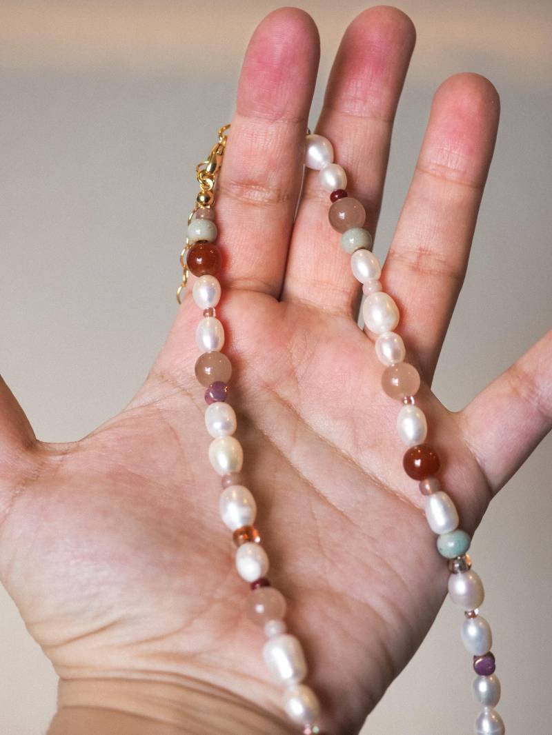 Perlenkette Mit Süßwasserperlen, Glasperlen & Keramikperlen | Halskette Vergoldetem Sterling-Silber-Verschluss Geschenkidee Schmuck von BeschArtStudio