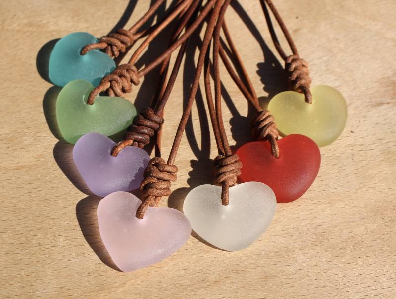 Grüner Seeglas Anhänger Herz Meer Glas Strand Schmuck Ozean Halskette Seeschaum Grünes von BesidetheseaStudio