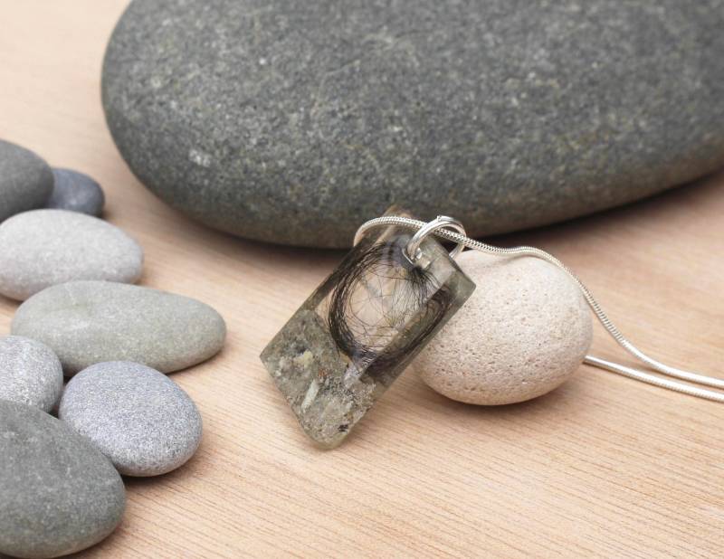 Haustier Esche Halskette in Liebevoller Erinnerung Hund Verlust Trauer Schmuck Urne von BesidetheseaStudio