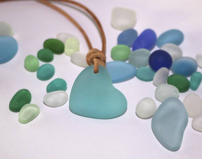 Türkis Seeglas Anhänger Herz Meer Glas Strand Schmuck Ozean Halskette Seeschaum Muttertag von BesidetheseaStudio