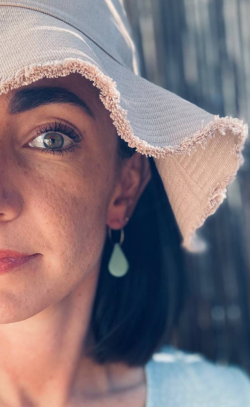 Drops Hoop | Hoops Polymer Clay Ohrringe Edelstahl Vergoldet Nature Beige Mint von BesondersNati