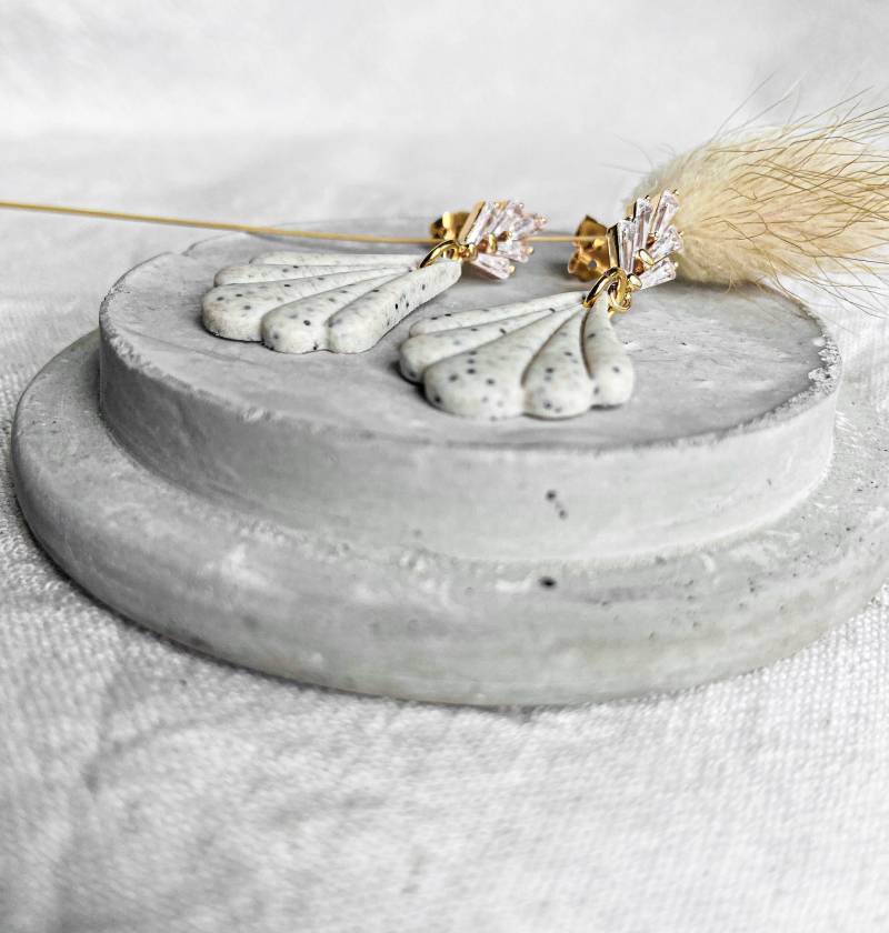 Luna_Beige | Polymer Clay Ohrringe Boho Hochwertiger Ohrstecker Mit Zirkonia-Element 925Er Sterling Silber von BesondersNati