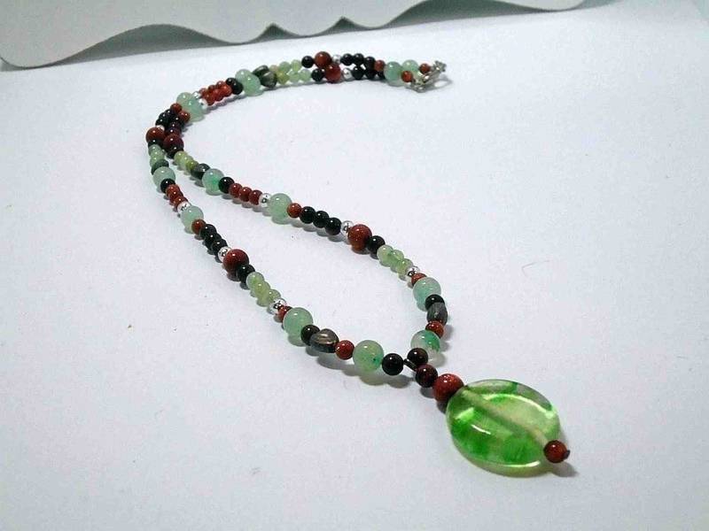 Halskette, Halbedelstein Und Glas Anhänger Steinschmuck von BespokeErin