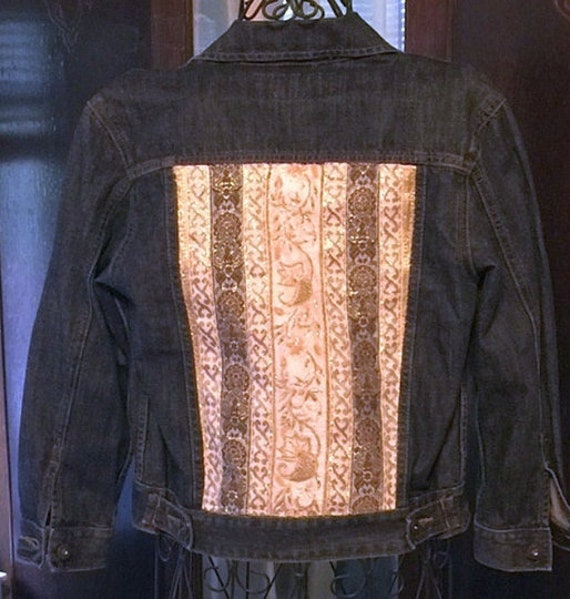 Mittelgroße Damen-Jeansjacke, Upcycled-Jeansjacke Umweltfreundlich von BespokeErin