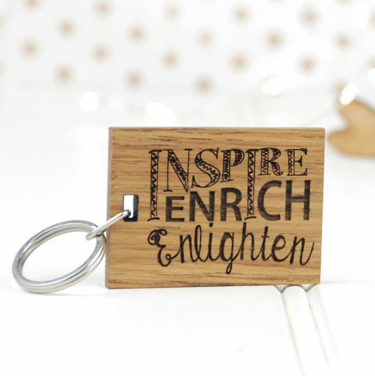 Inspirieren, Bereichern Und Erleuchten Schlüsselanhänger - Geschenk Für Lehrer Personalisiert Nachdenkliches Hölzerner Schlüsselring Neuer Job von BespokeandOakCo