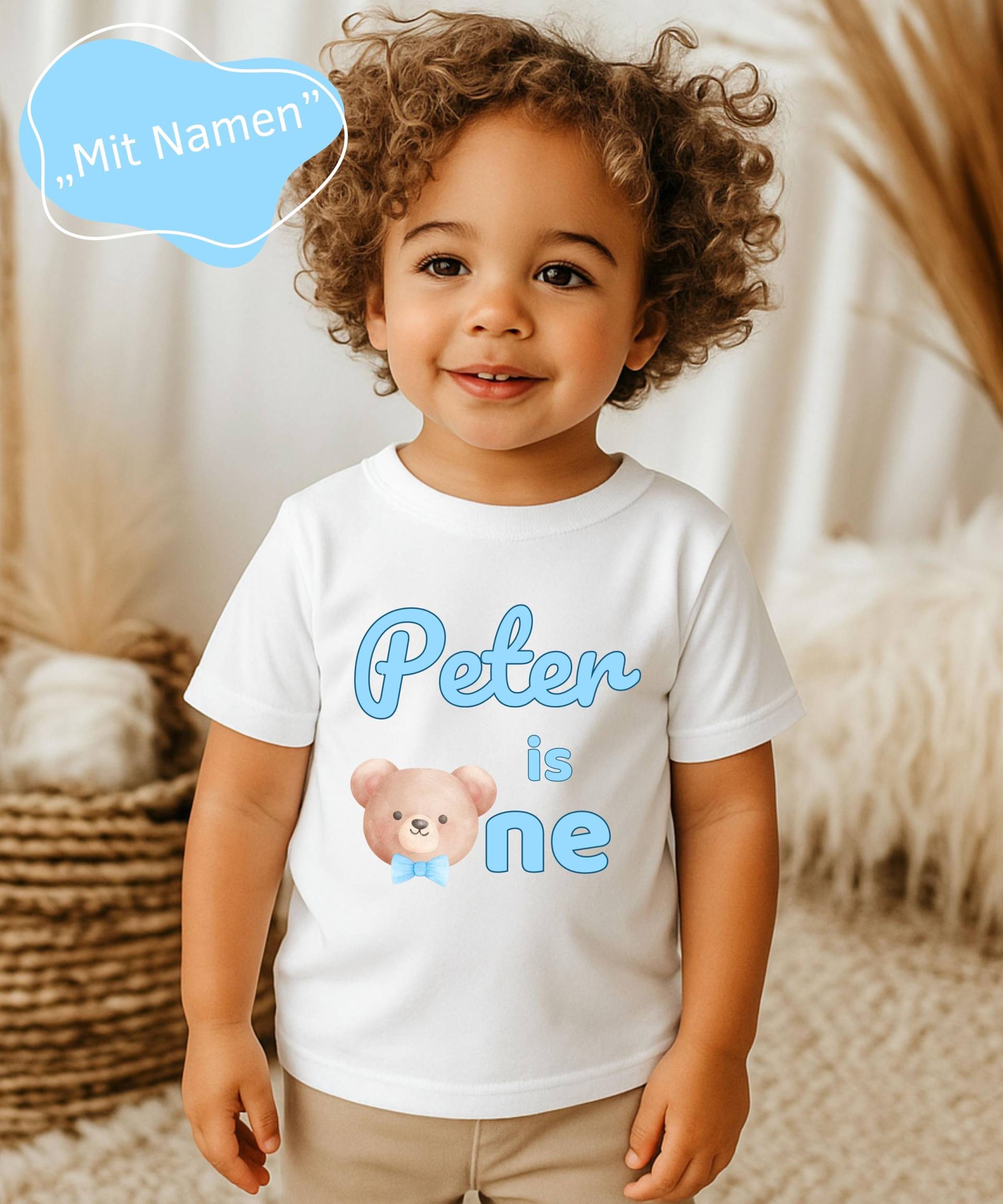 Personalisiertes Geburtstagsshirt Junge | Name Is One T-Shirt Mit Bär & Fliege Erster Geburtstag Baby Shirt Hellblau Zahl 1 Jahr von Bespokx
