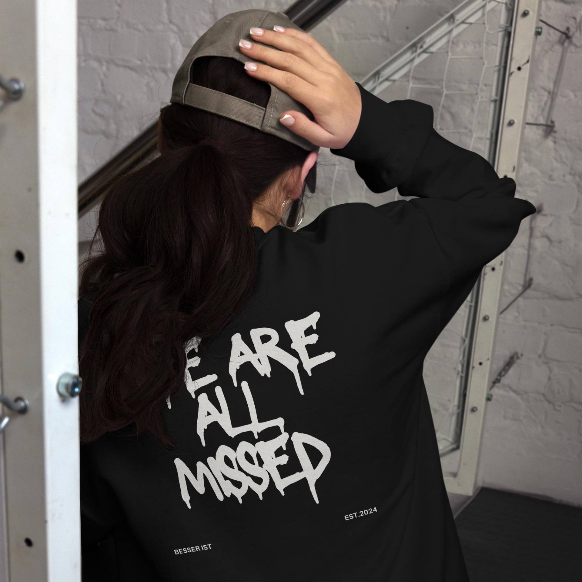 We Are All Missed - Sweatshirt | Graffiti Style Pullover Besser Ist Geschenkidee Vermissen Bewusstsein Verbundenheit von BesserIstDE